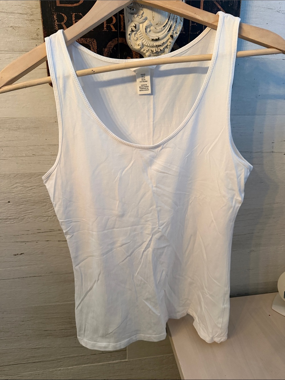 H&M White Scoop Neck Tank Top - Classic 95% Cotton Layer
